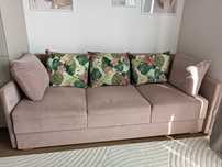 Piękna sofa w kolorze brudny róż