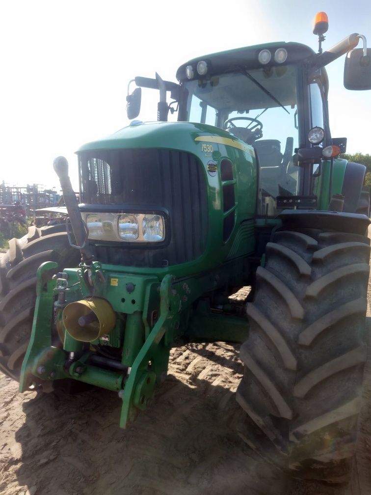 Ciągnik JOHN DEERE 7530 AUTO QUAD przedni TUZ+WOM Pneumatyka