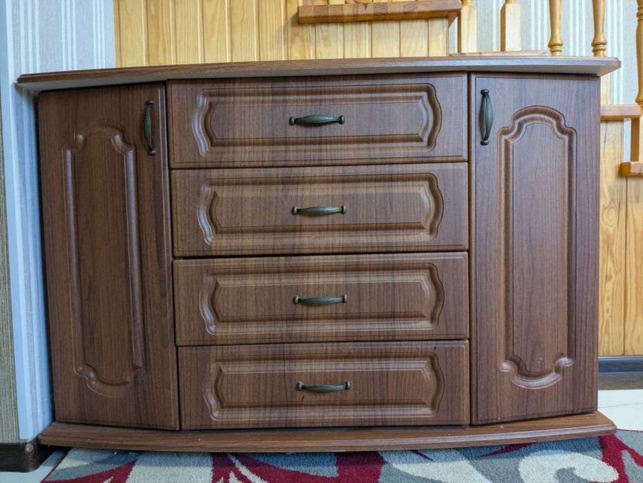 Комод коричневий