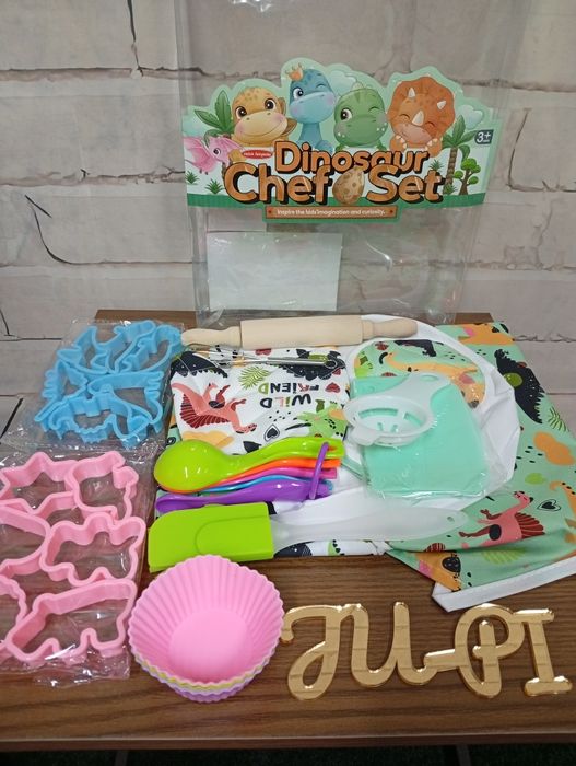 Zestaw przyborów do pieczenia z motywem dinozaurów