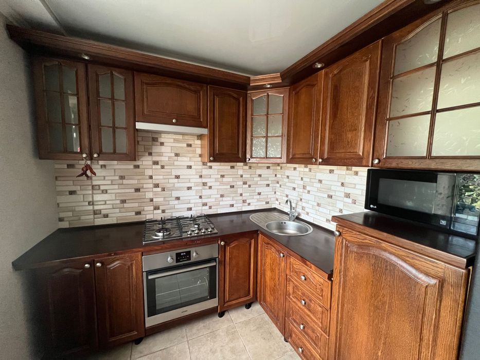 Кухня з дубовим фасадом