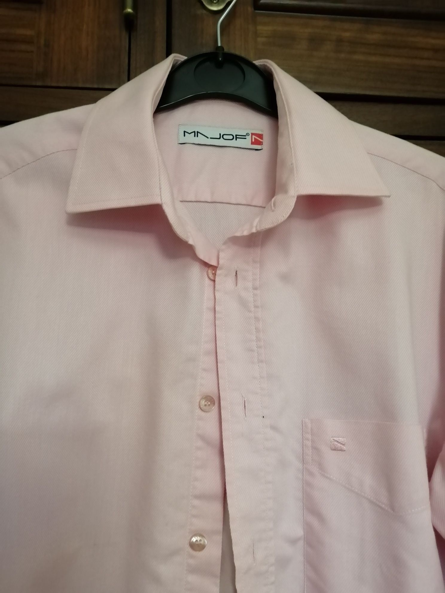 Camisa clássica em rosa claro