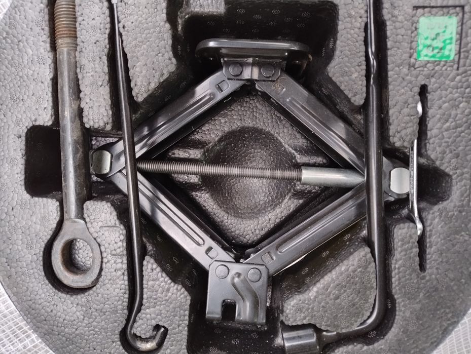 Hyundai i30 1 zestaw lewarek klucz podnośnik ucho śrubokręt wysyłka