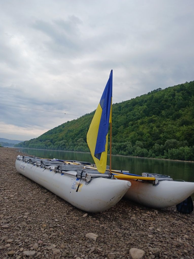 Катамарани, каяки, байдарки. Прокат на Дністрі.