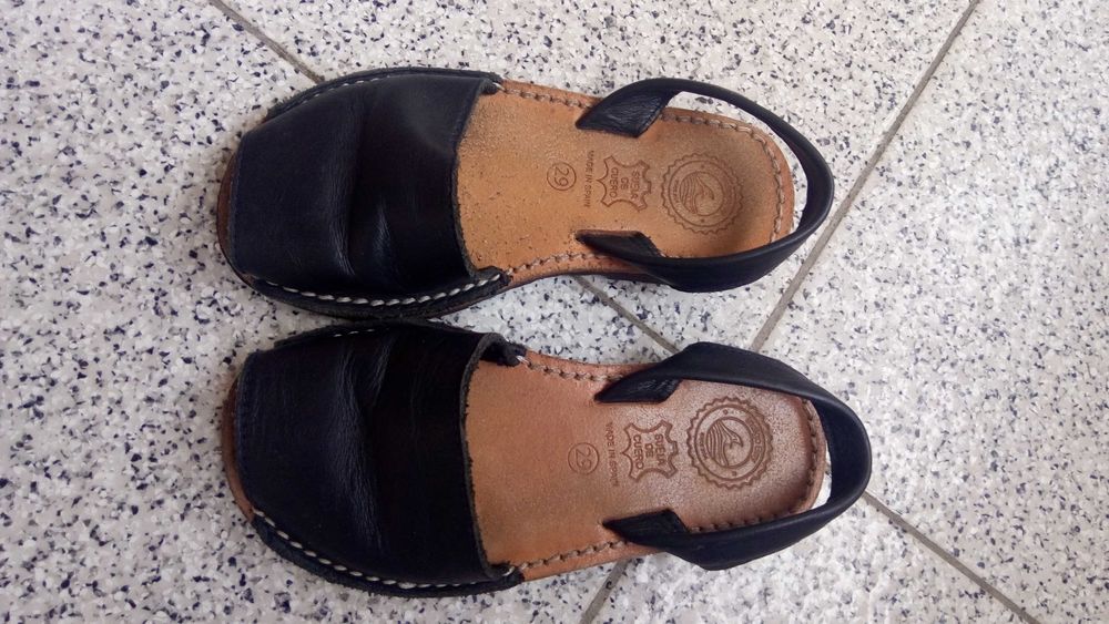 Sandálias de menina pretas e azuis 29