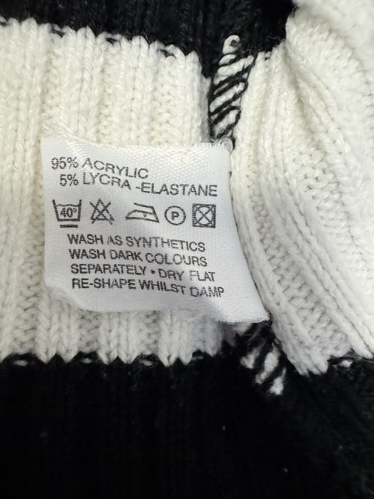 Bialło czarny golf firmy Lycra