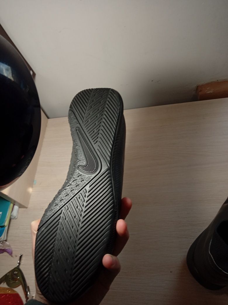 Футзалки NIKE Phantom 39 розмір