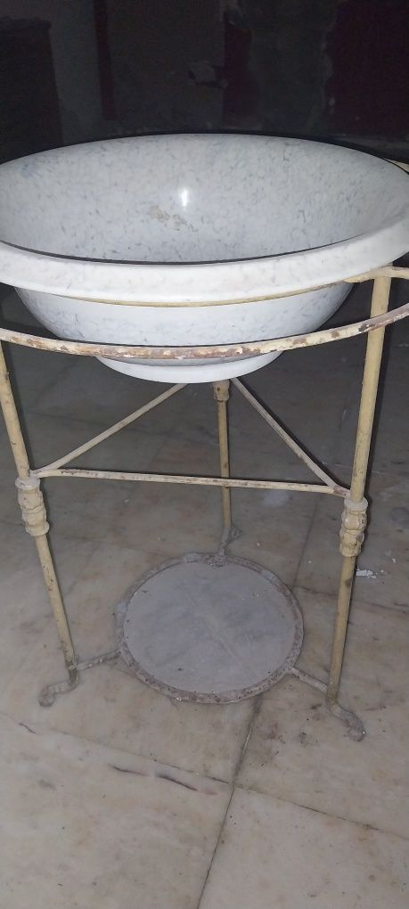 Antigas bacias/ lavatório