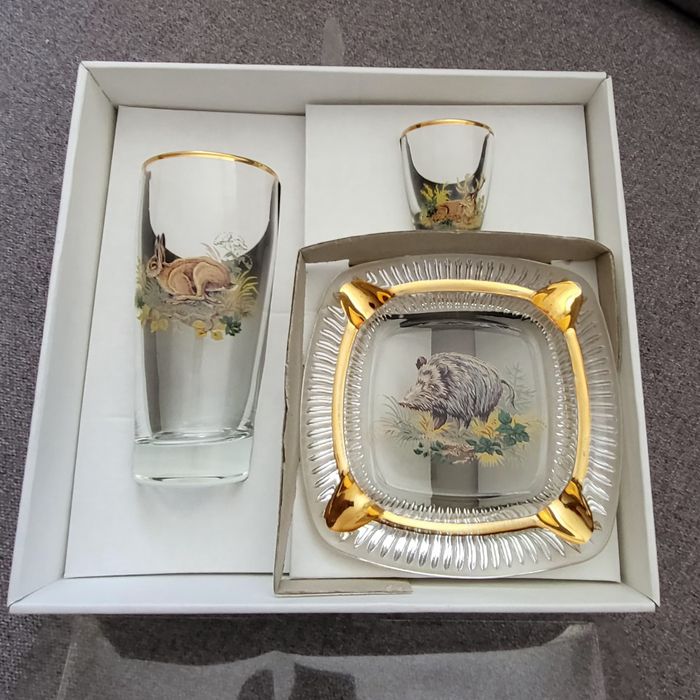 Popielniczka, szklanka kieliszek. Myśliwy polowanie