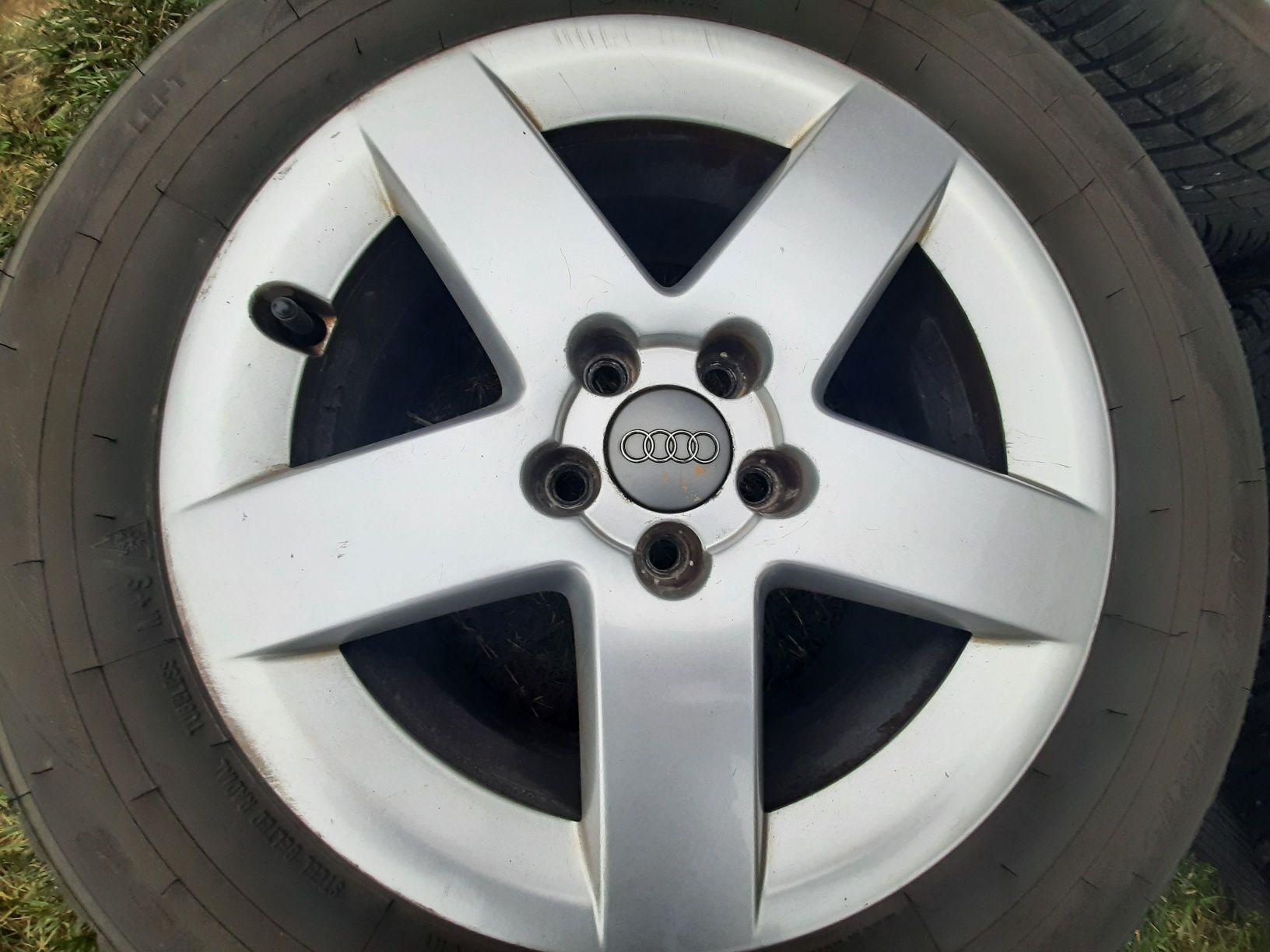 Felgi aluminiowe 15 z oponami do Audi A3 15
