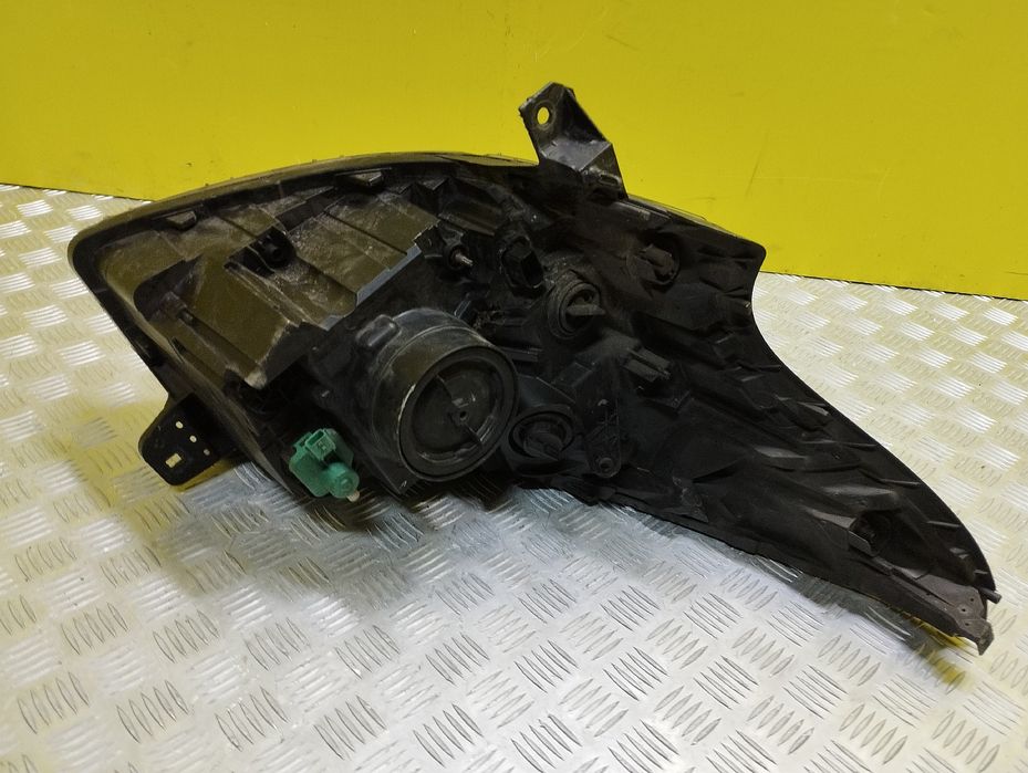 Фара ліва Рено Трафік 3 Опель Віваро левая фари Tafic Vivaro