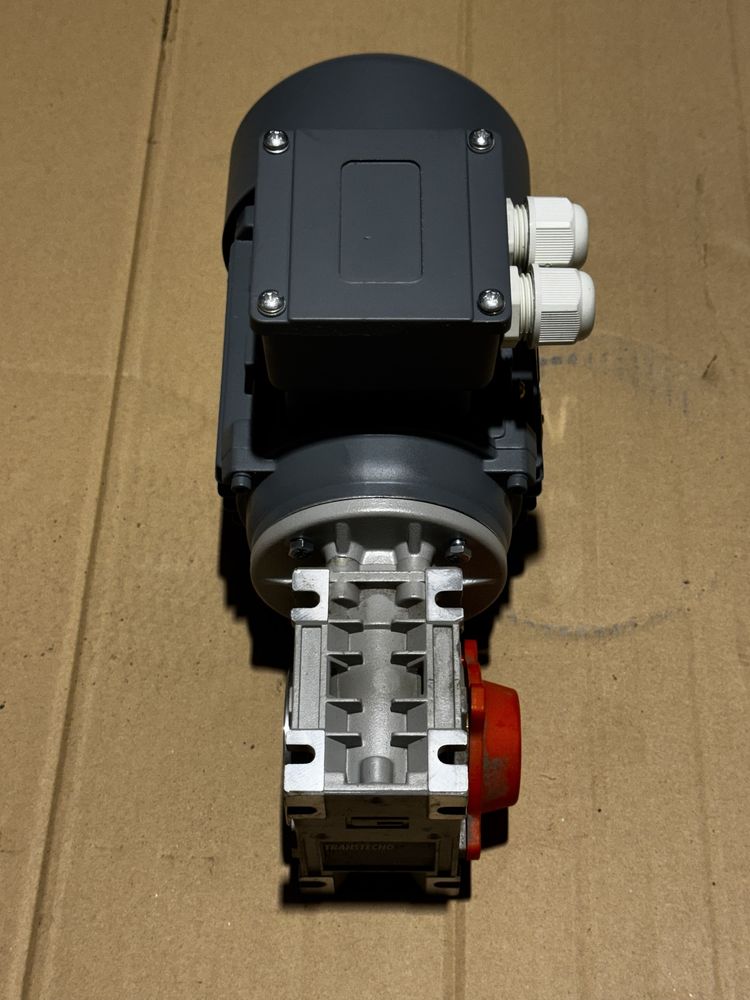 Reduktor przekładnia ślimakowa z silnikiem 0,18 kw