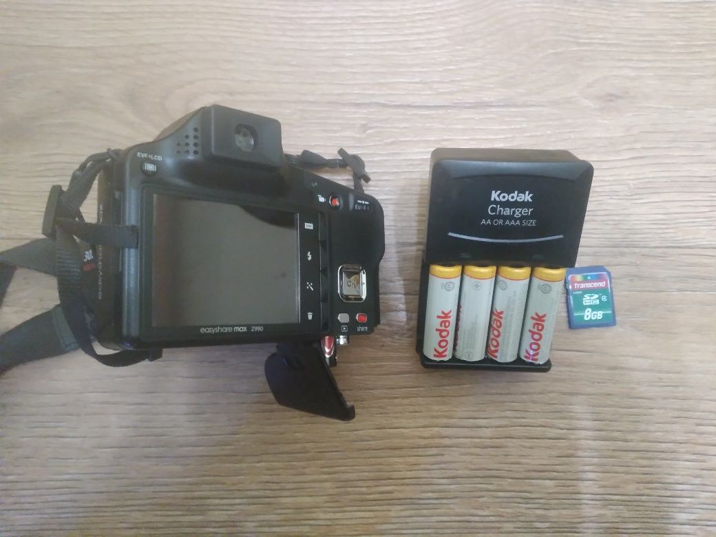 Продається Kodak в чудовому стані всі функції працюють.