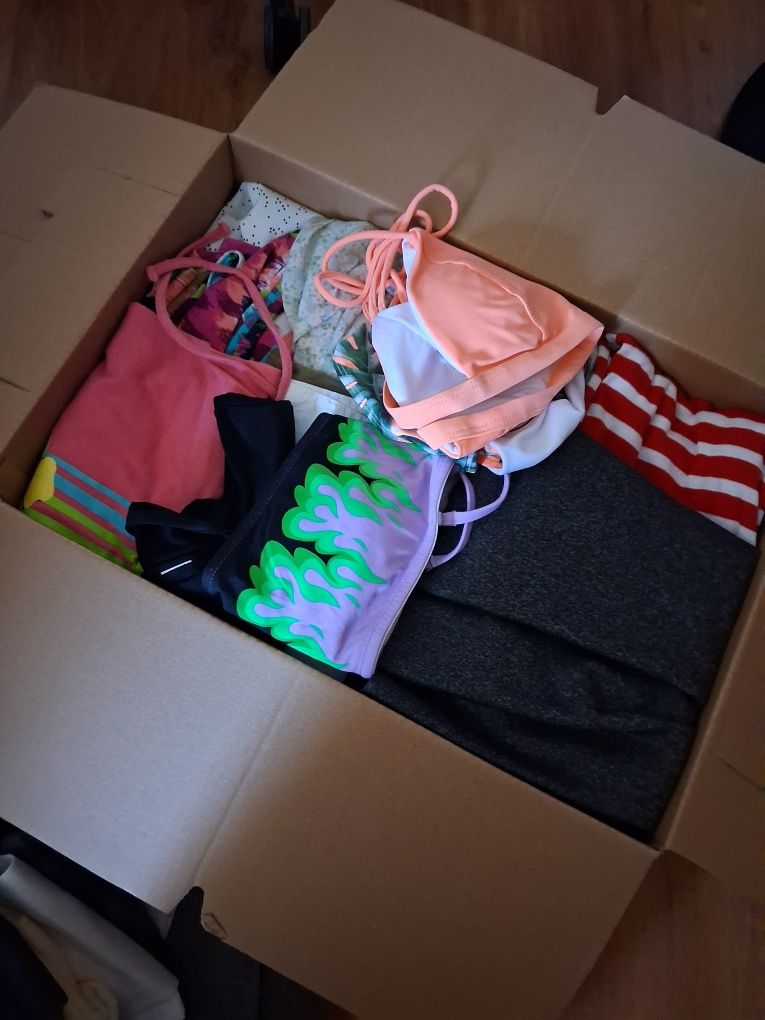 Box karton ubrań damskich