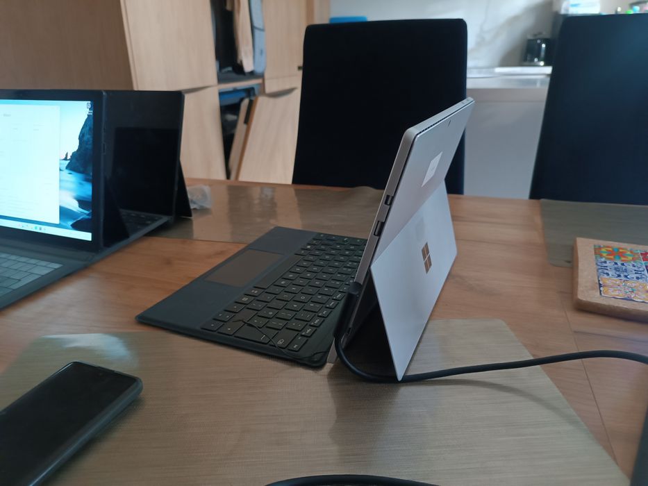 Surface pro 6 klawiatura ladowarka