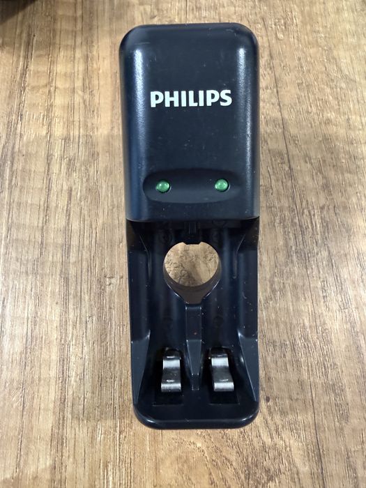 Sprzedam ładowarki do akumulatorków Philips + uniwersalna ładowarka