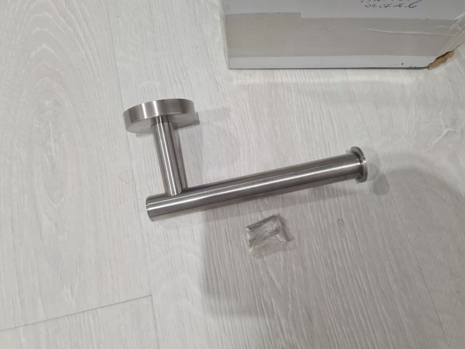 Sprzedam nowy uchwyt na papier toaletowy, stal szczotkowana, łazienka