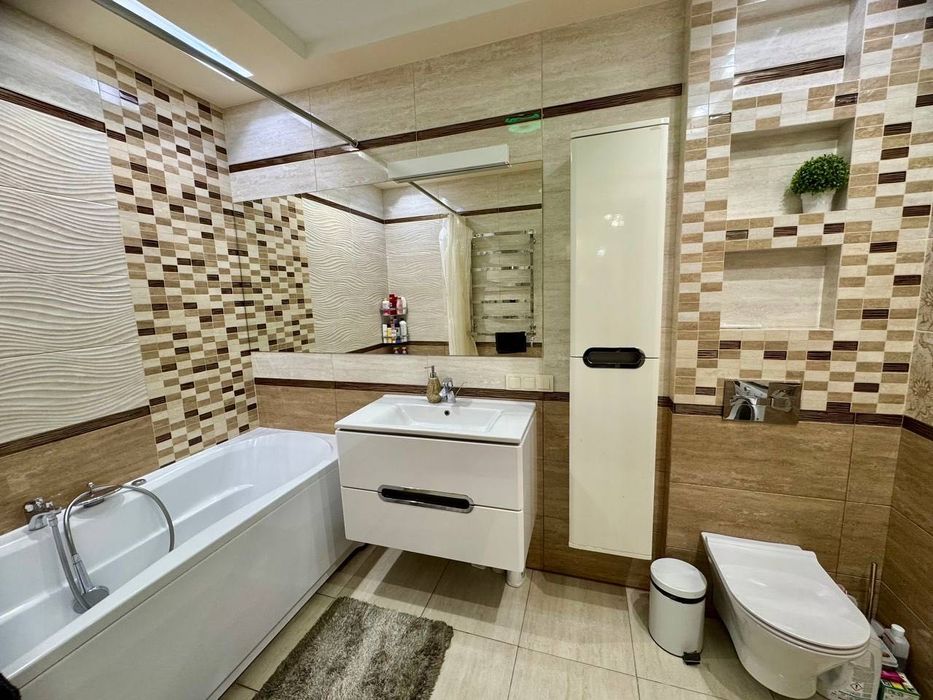 Продажа 4к с ремонтом в новом доме, паковка на два авто