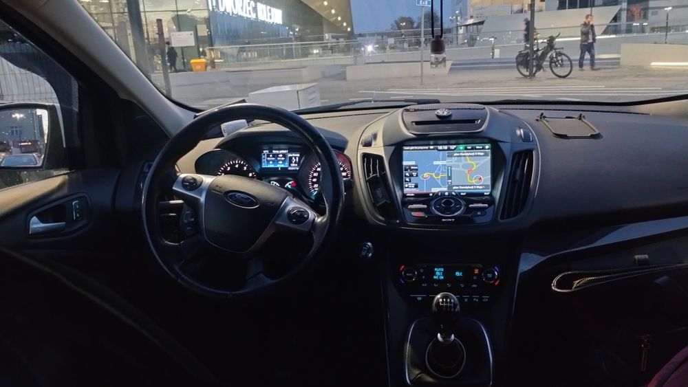 Przewóz VIP osób i przesyłek, inne zlecenia.