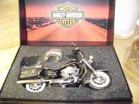 Harley Davidson Road King  model skala 1: 12