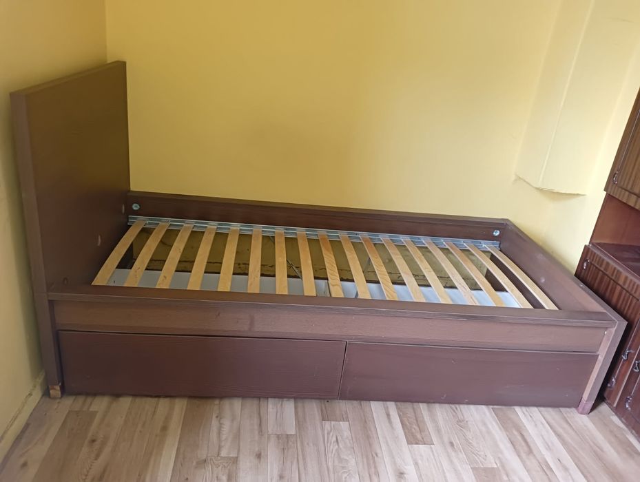 Sprzedam łóżko, z szufladami.