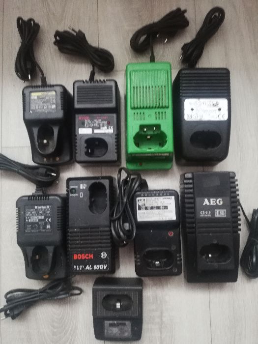 Ładowarka do akumulatorów wiertarek, wkrętarek lub innych urządzeń