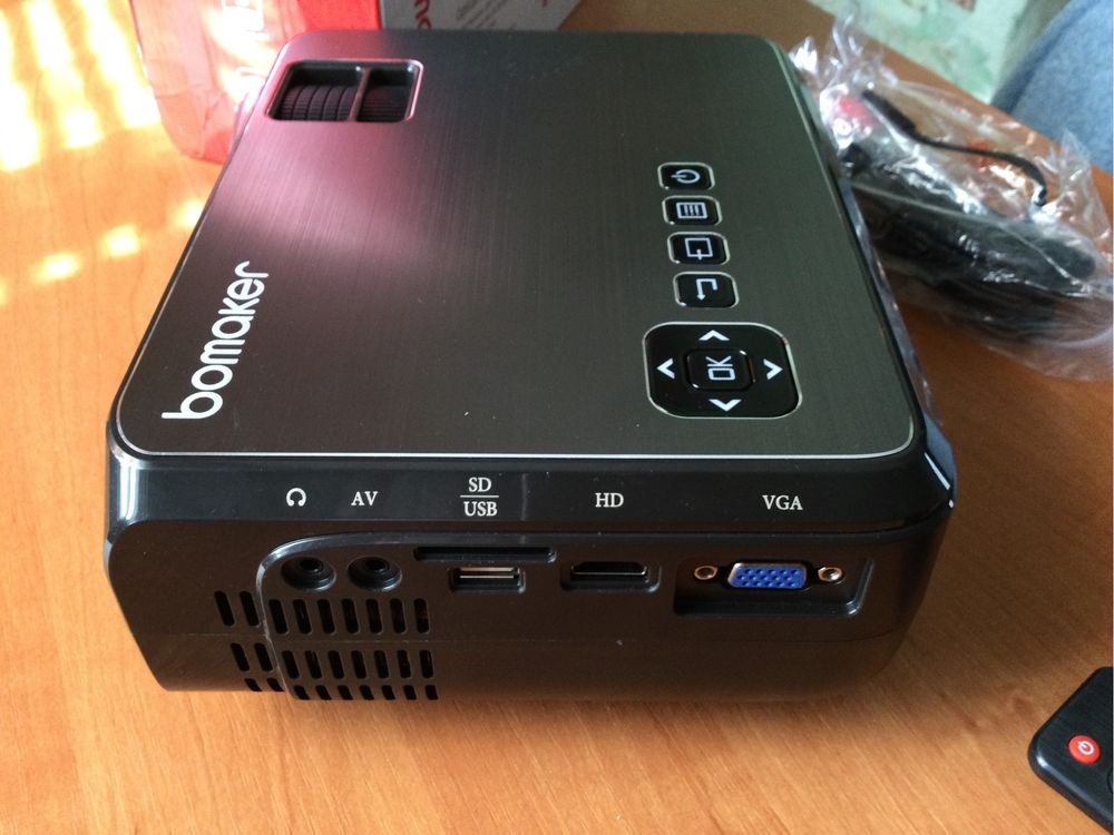 Продам проектор Bomaker GC 355