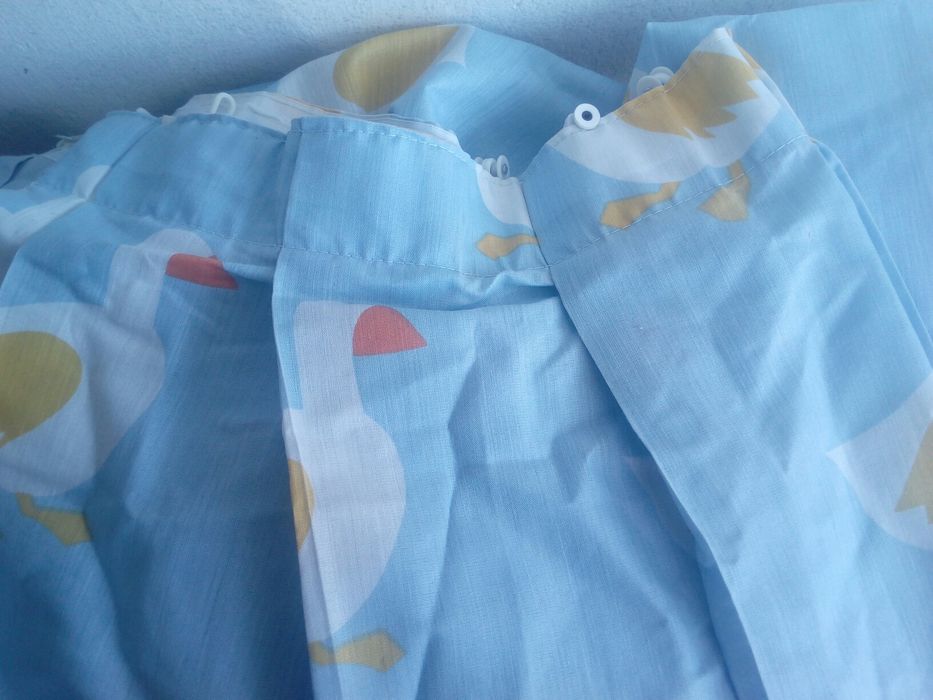 Cortinados azuis com patinhos