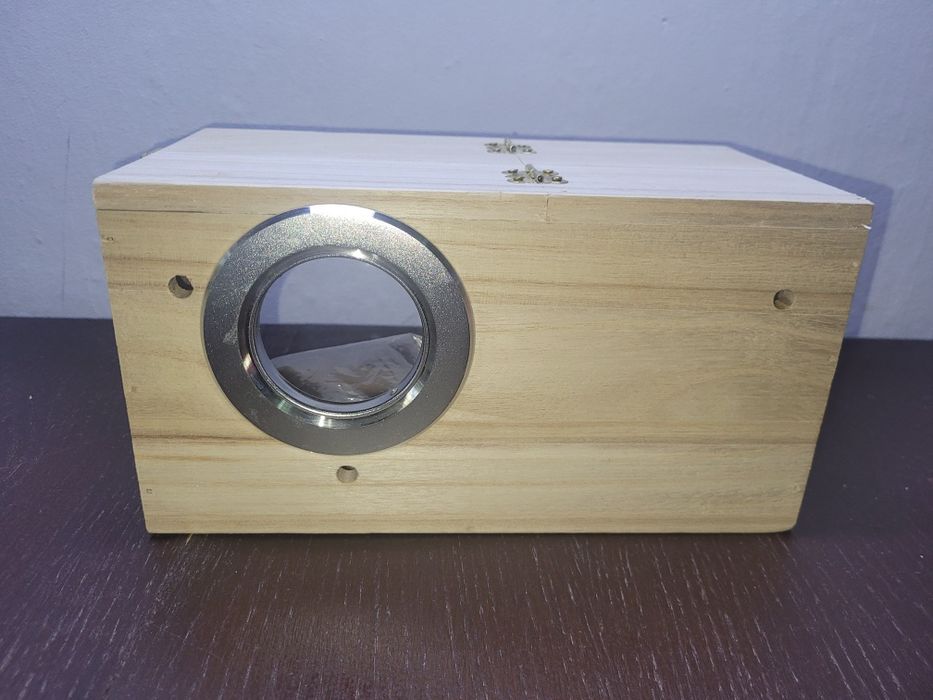 Nowa budka drewniana dla papug