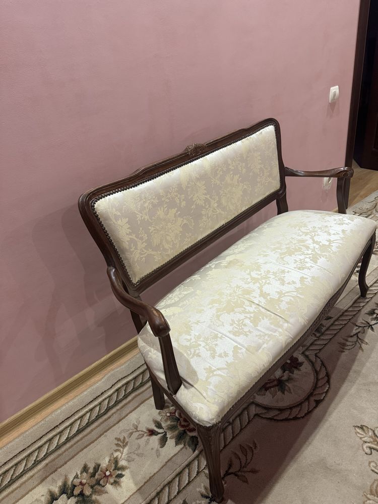 Вінтажний диван