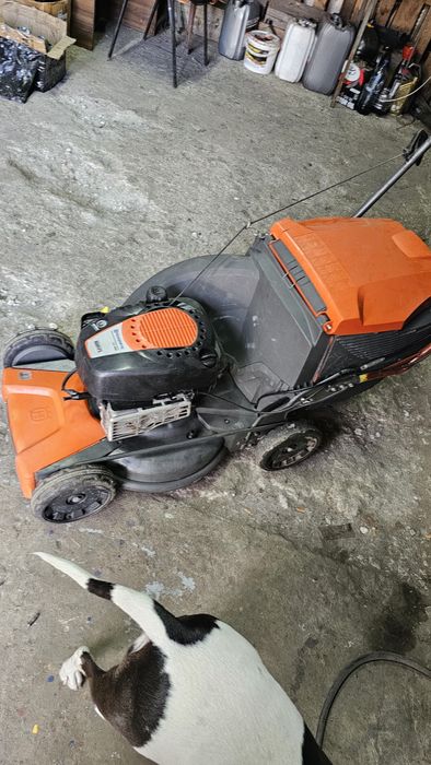 Газонокосилка Husqvarna ls48v 650 самохідна 

LC 48V