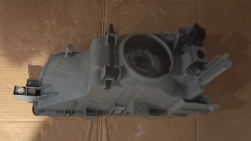 Lampa prawa prawy przod Renault 21