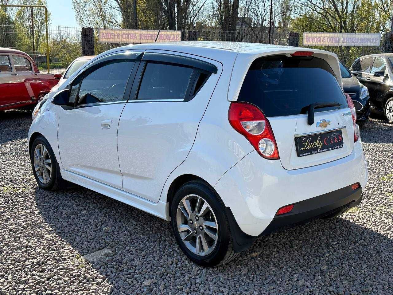 Авто Chevrolet Spark 2016