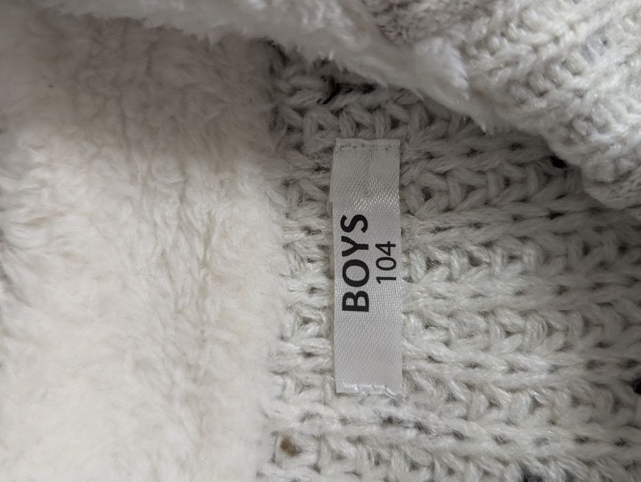 Sweter zimowy chłopięcy beżowy warkocz 104