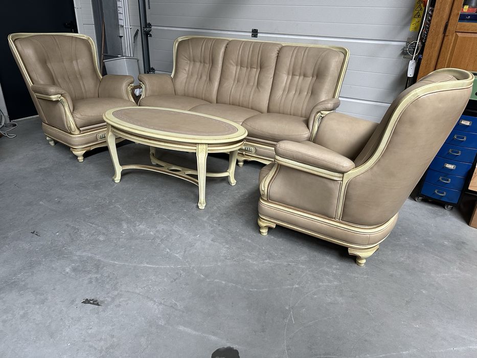 Piękny stylowy wypoczynek ze skóry + ława idealny