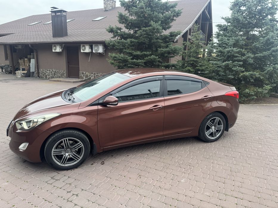 Hyundai Elantra 2012 року | 1.8 бензин/газ | Механіка