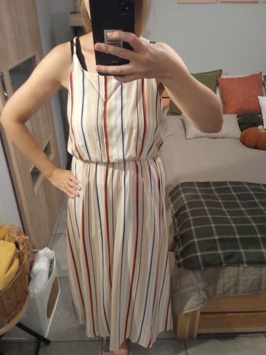 Długa sukienka w paski Moodo