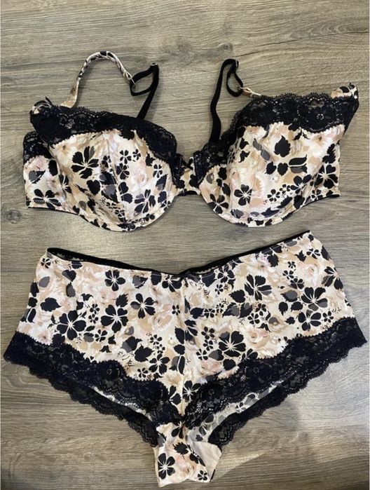 Жіночій комплект нижньої білизни бюстгальтер 90с