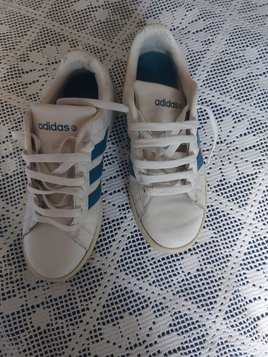 Tenis ADIDAS   usado