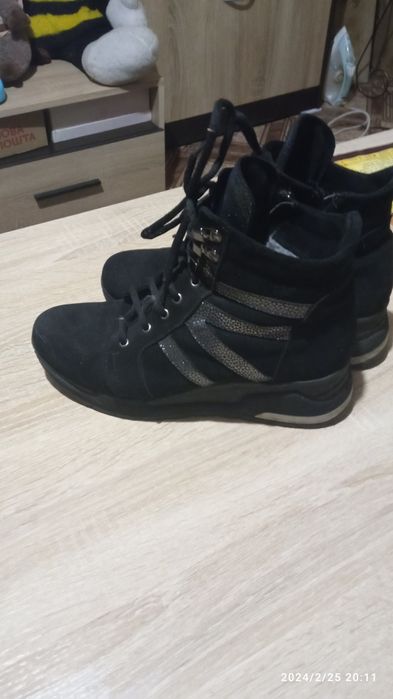 Замшевые ботинки