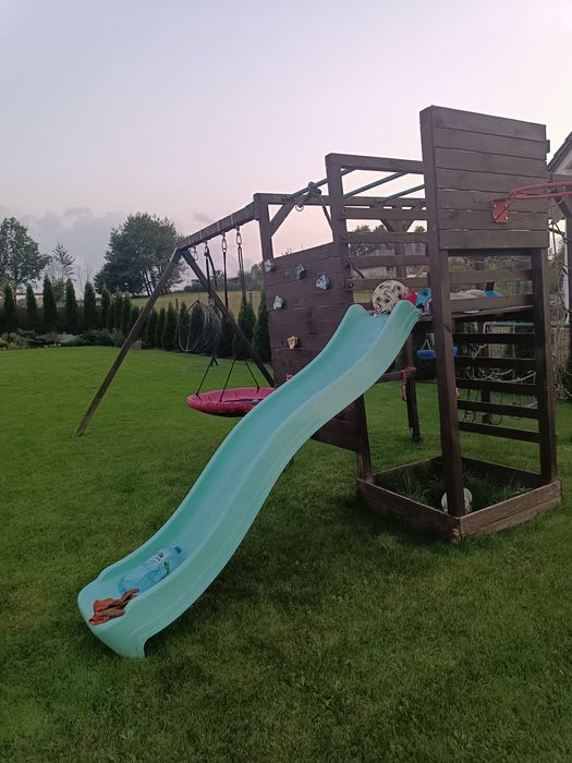 Plac zabaw zewnętrzny ogrodowy