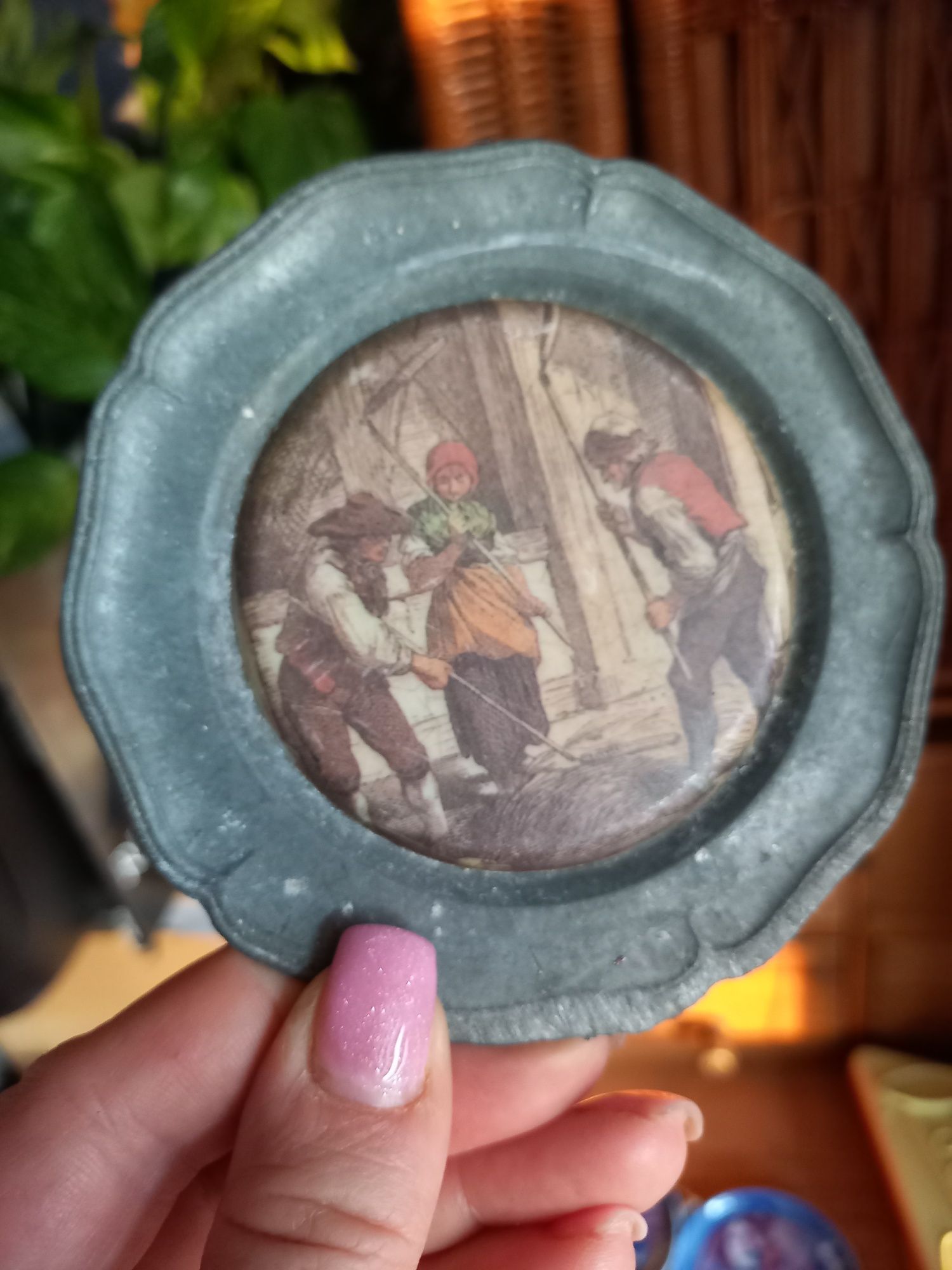 Żniwa cepy talerzyk ozdobny ceramiczny cynowy stary mały podstawka
