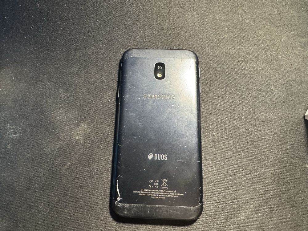 Samsung Galaxy J3 (2017) – 16GB – Ecrã partido (Vendido como está)