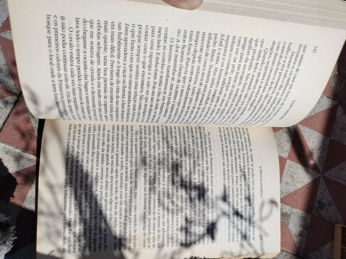 Livro "A Filha da Floresta"