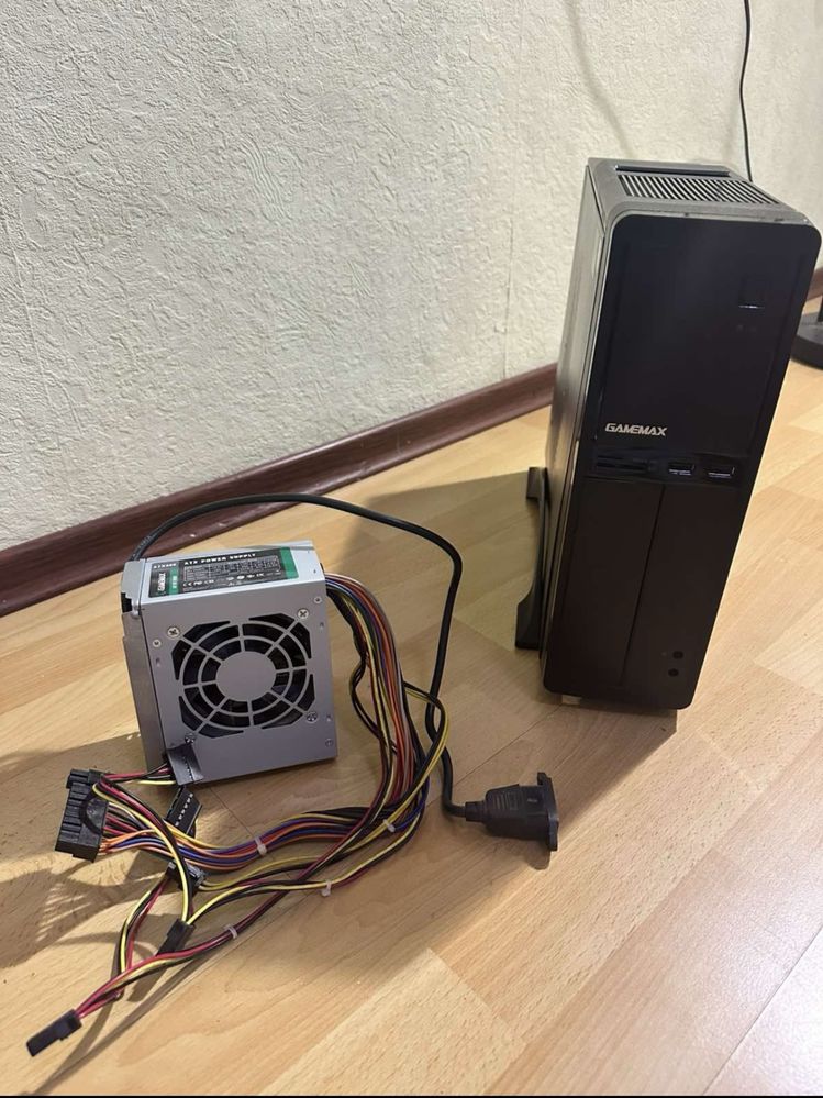 Корпус GameMax з блоком живлення 300W (б/у, компактний)