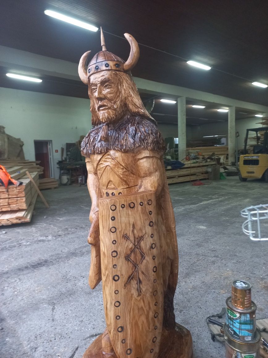 Wiking rzeźba z dębu