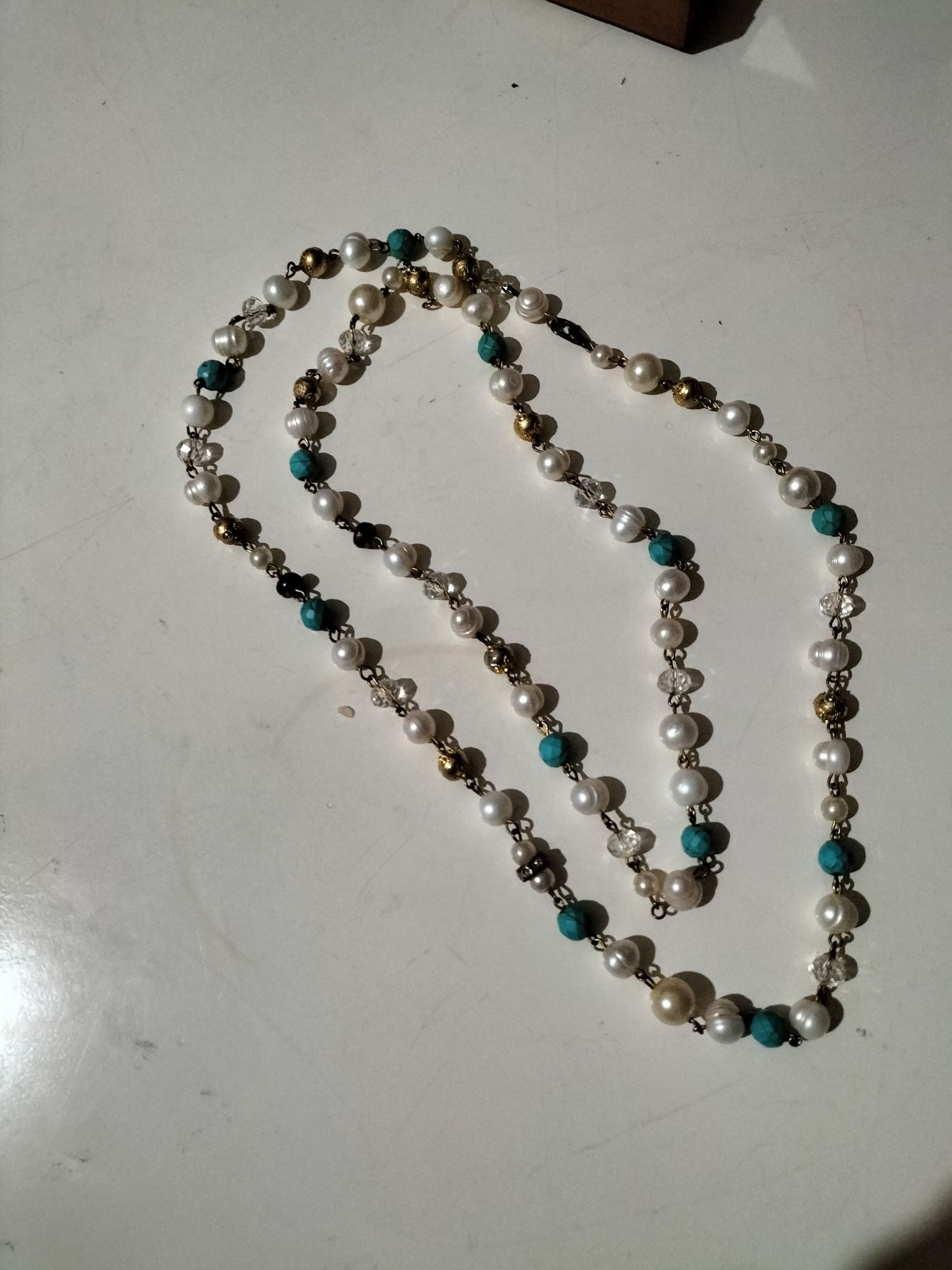 Colar de pérolas de água doce e outros