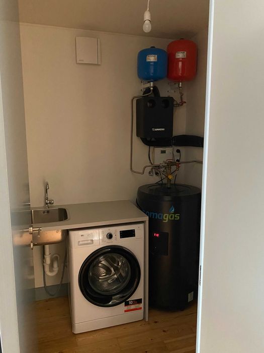 Aluga-se apartamento T2 moderno com lugar de garagem e arrumos