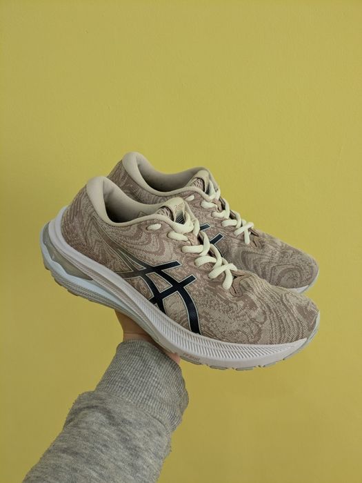 Кросівки жіночі ASICS