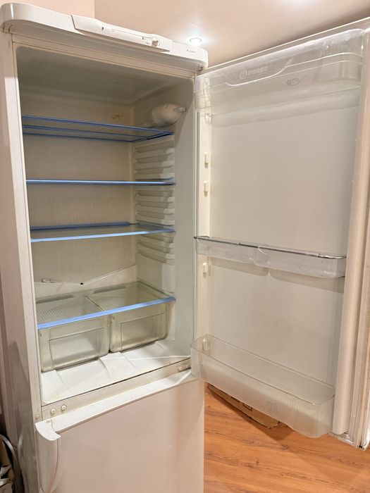 Холодильник Indesit